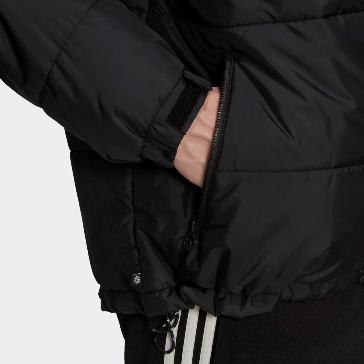 hl9190_8_apparel_on-model_detail-view-2_grey-huge-665793aa7951c