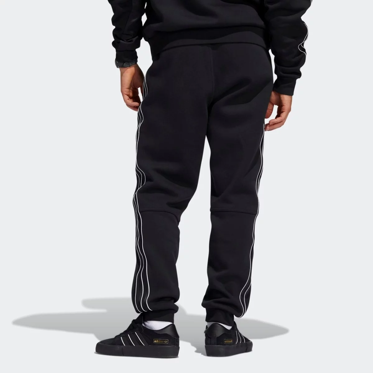 h31288_app_on-model_back_gradient-huge-6657650cf0229