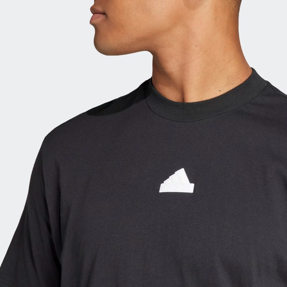 ir9166_7_apparel_on-model_detail-view-1_grey-huge-6657ae0bc59b9