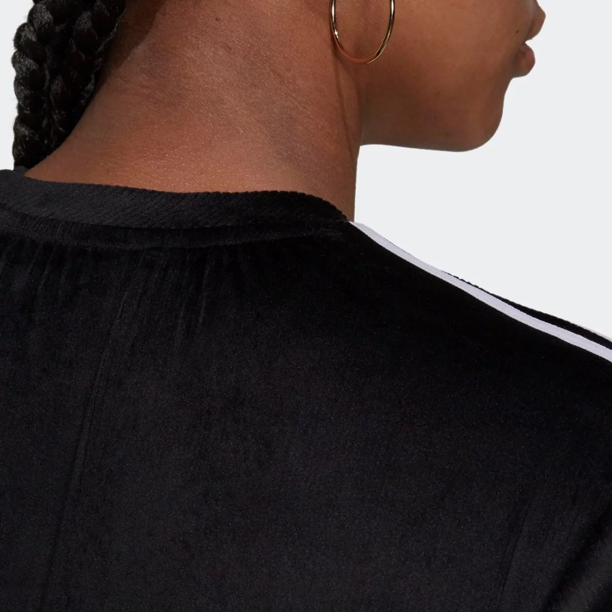 h37841_app_on-model_detail-2_gradient-huge-6657648c8590b