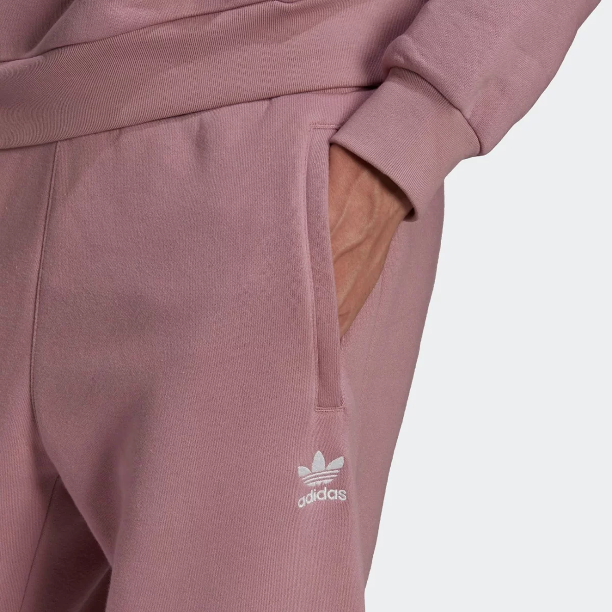 he6988_app_on-model_detail-2_gradient-huge-6657772fcb975