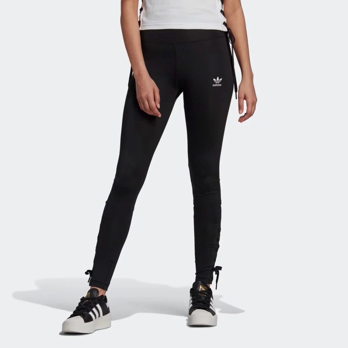 hk5077_3_apparel_on-model_standard-view_grey-huge-665794c6c73b8