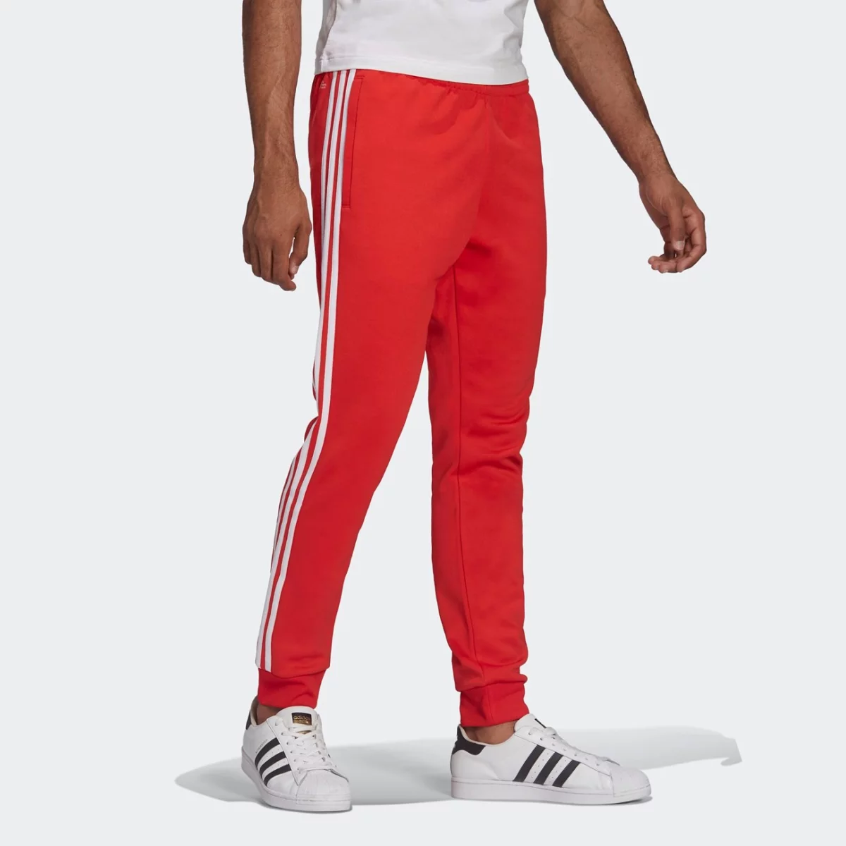hf2134_app_on-model_walking_gradient-huge-66577631cfd00