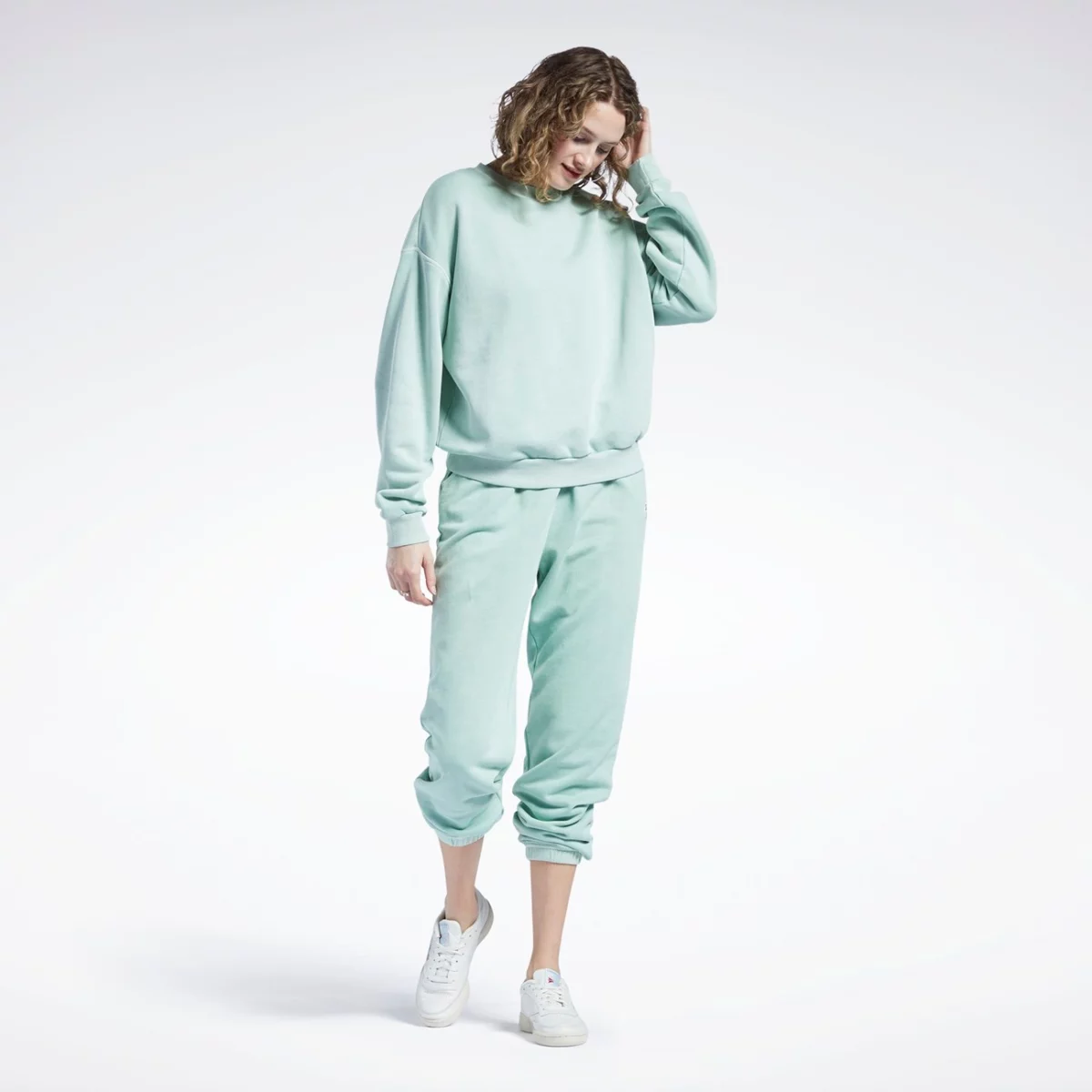 hb8632_app_on-model_side_gradient-huge-66577940895fc