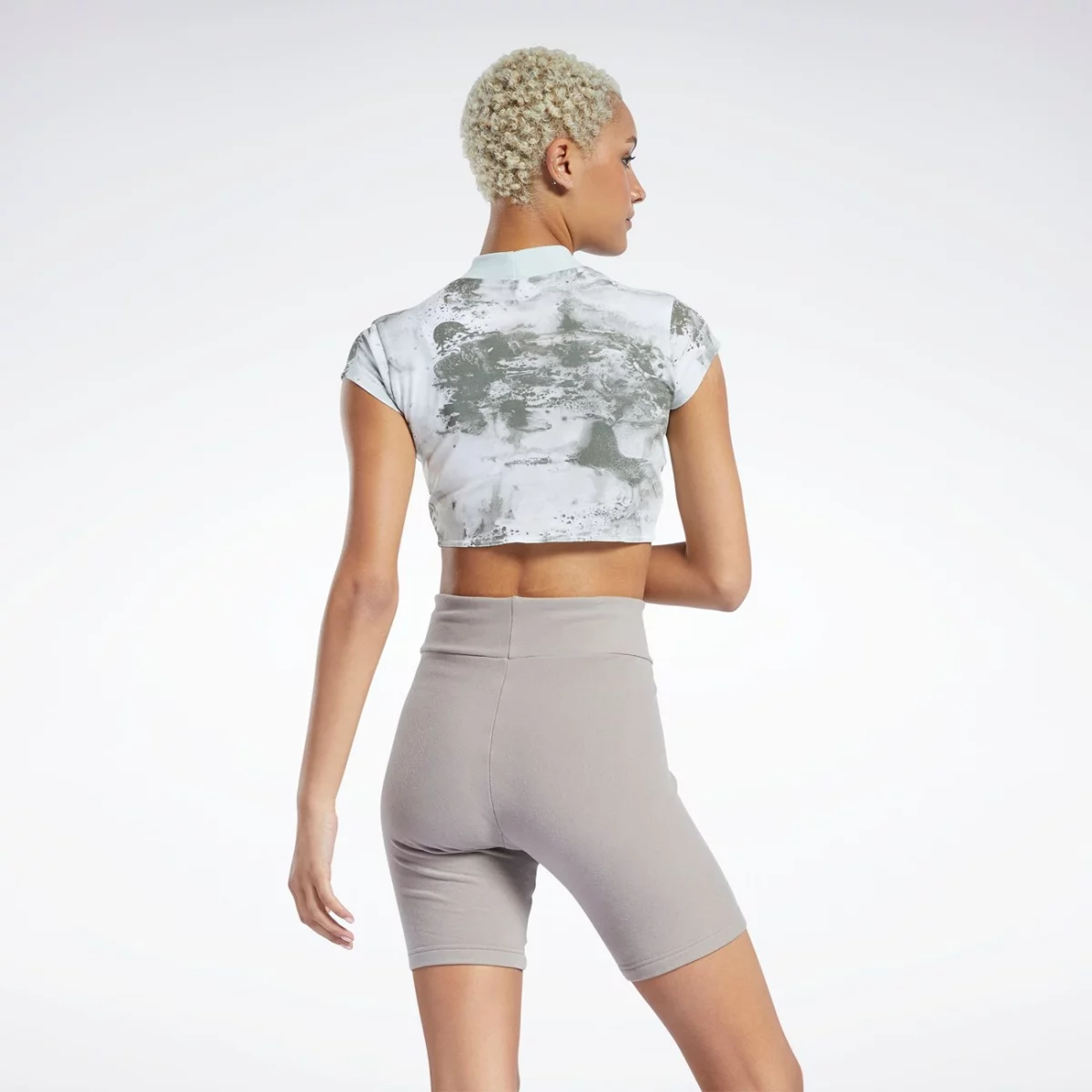 h58680_app_on-model_back_gradient-huge-6657775ddff72