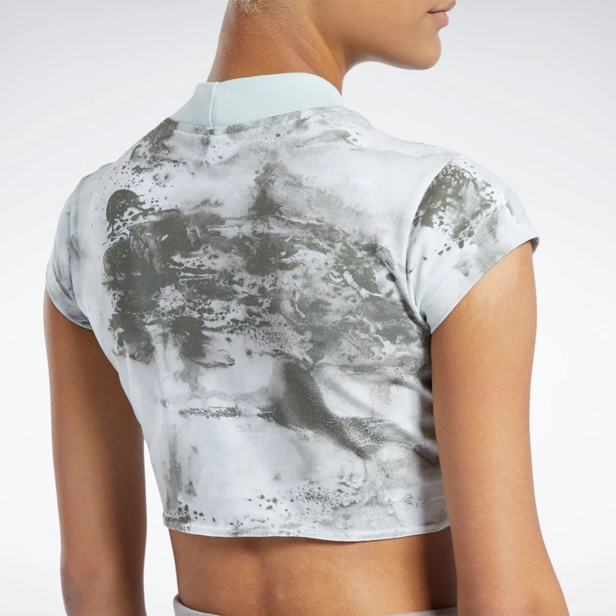 h58680_app_on-model_detail-3_gradient-huge-665777649af2d