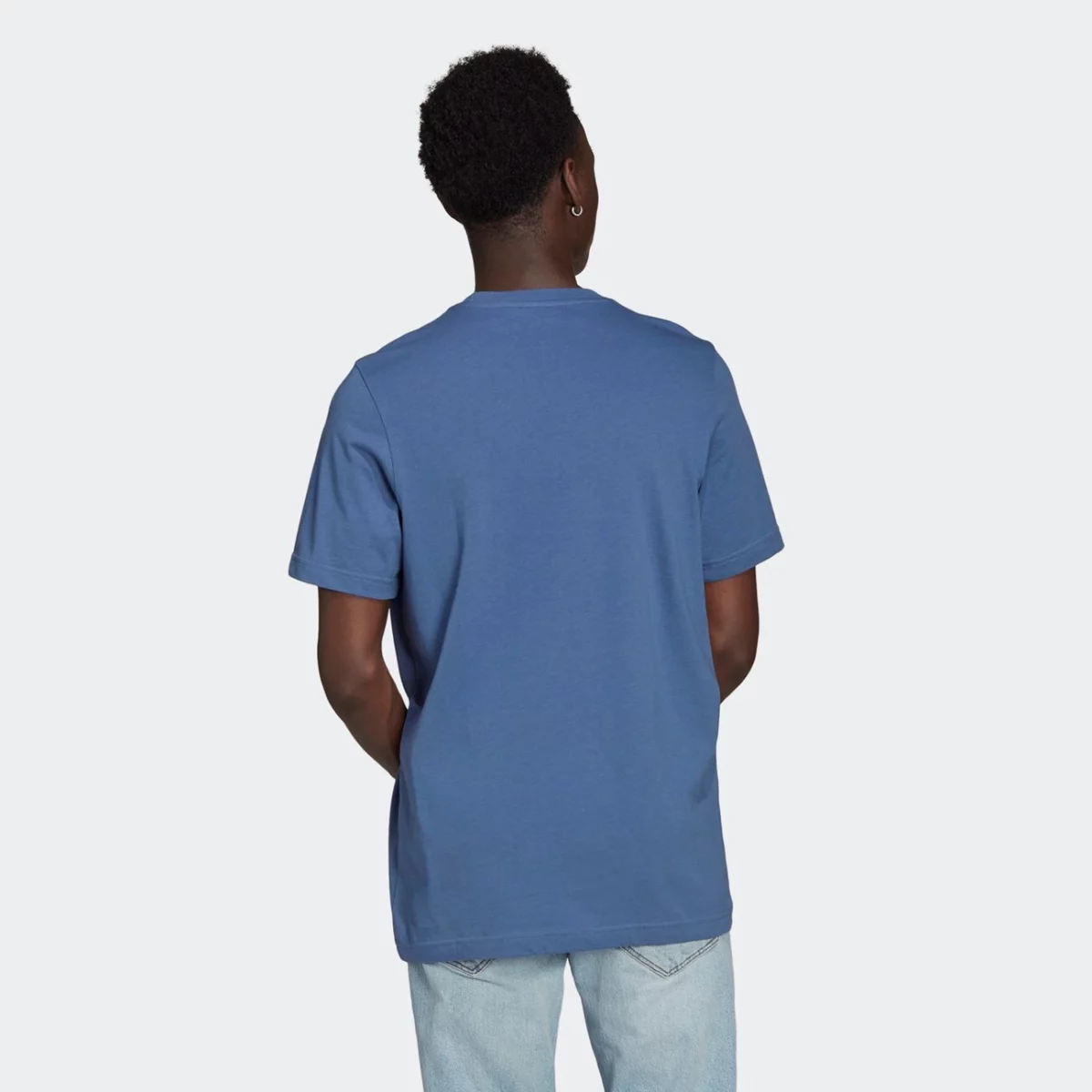 gn3467_app_on-model_back_gradient-huge-665753bd3c970