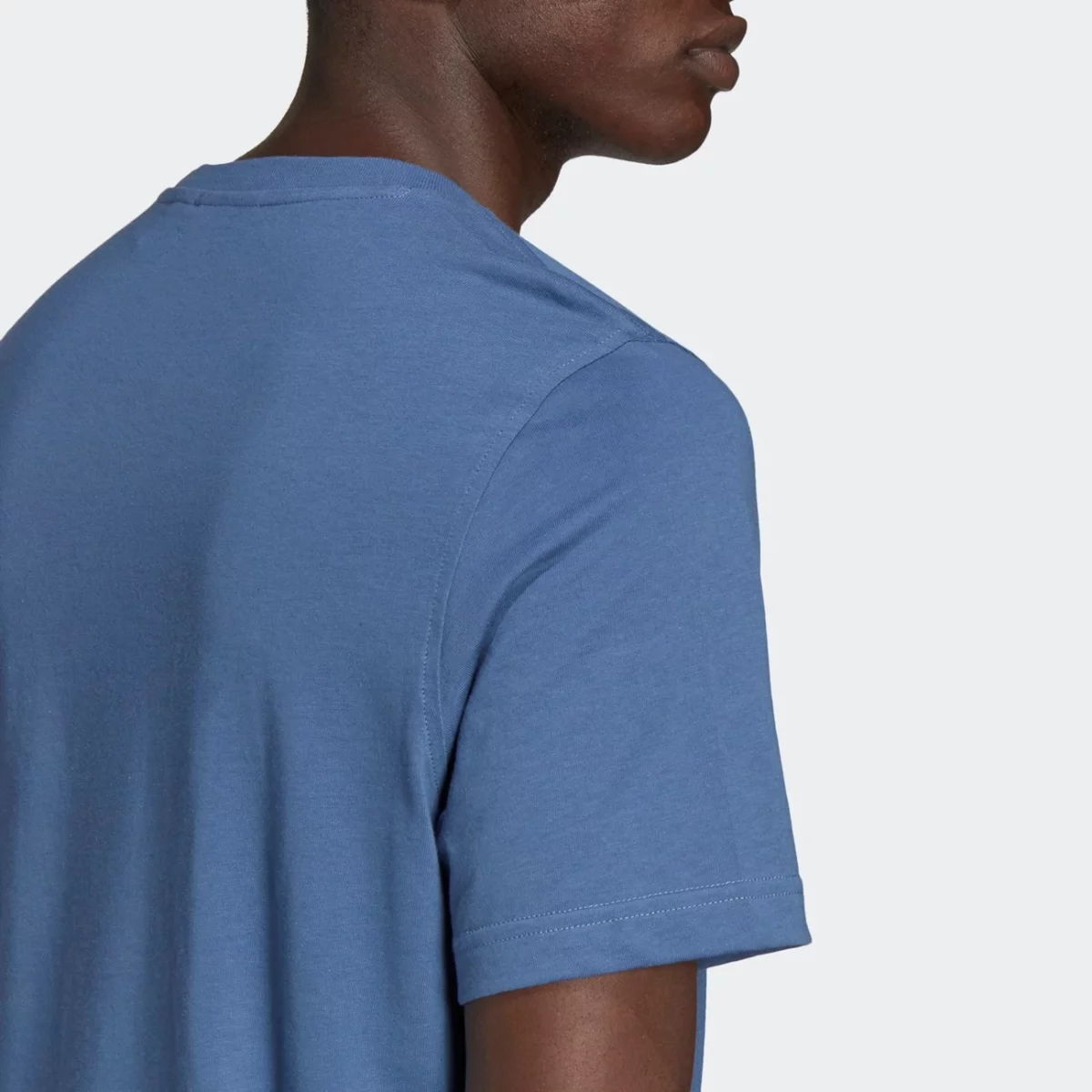 gn3467_app_on-model_detail-2_gradient-huge-665753b9d4f15