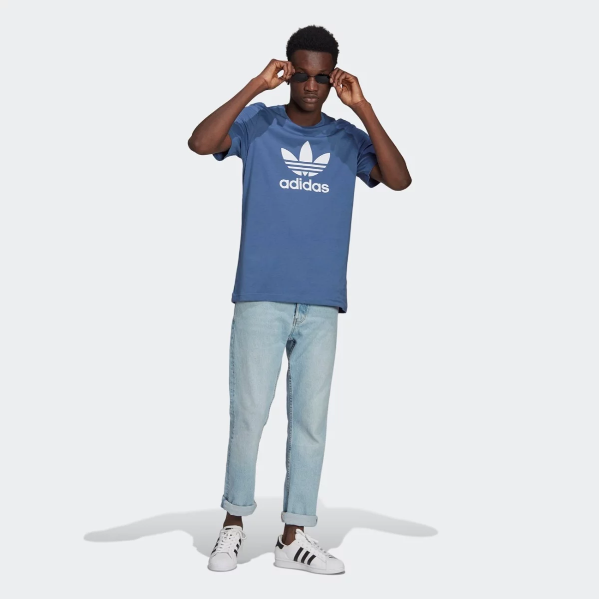 gn3467_app_on-model_walking_gradient-huge-665753c025628