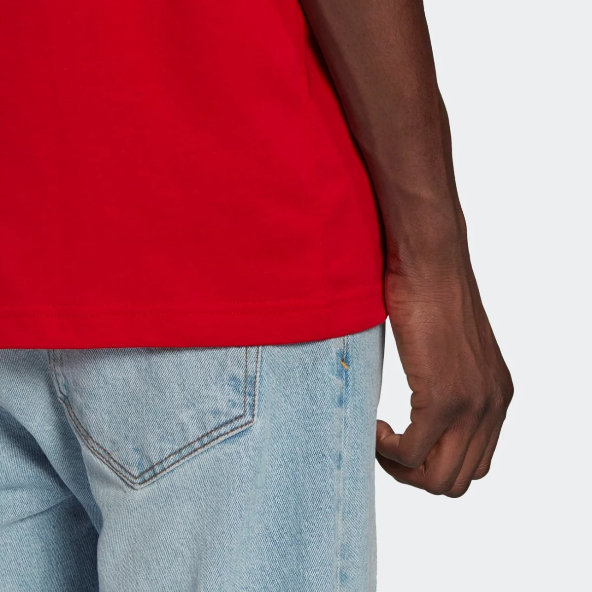gn3408_app_on-model_detail-2_gradient-huge-665753e953eac