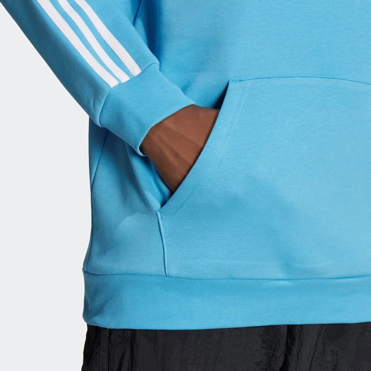he9476_app_on-model_detail-1_gradient-huge-665777070aeba