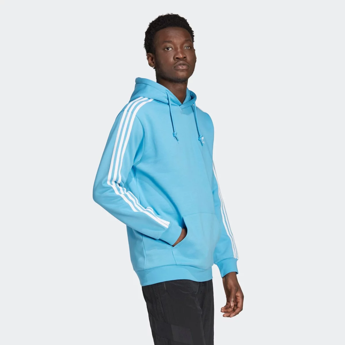 he9476_app_on-model_walking_gradient-huge-66577703b34e7
