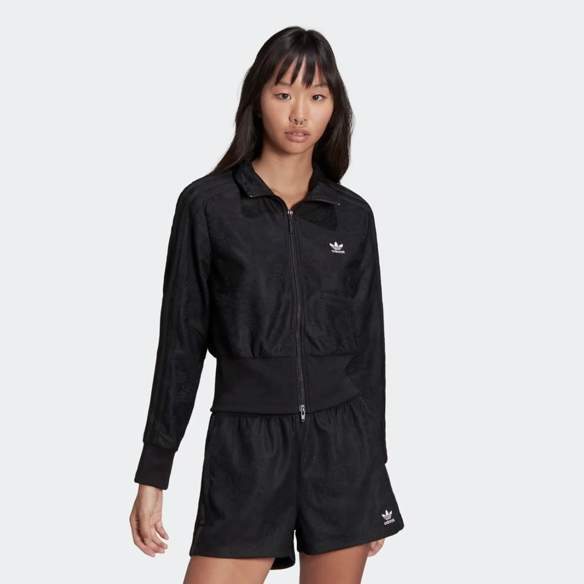 hc4565_3_apparel_on-model_standard-view_grey-huge-66577465c42b7