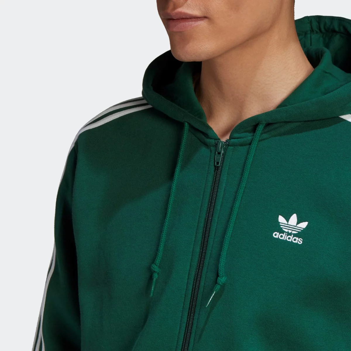 gd9946_app_on-model_detail-1_gradient-huge-6657480fa7833
