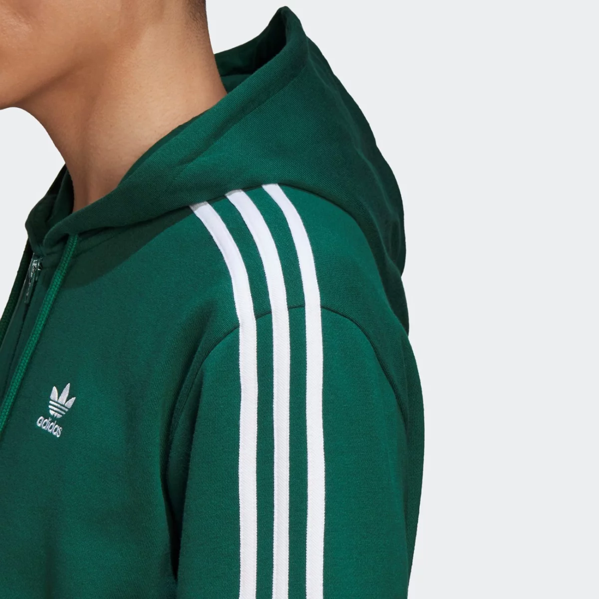 gd9946_app_on-model_detail-3_gradient-huge-6657480dde3a3