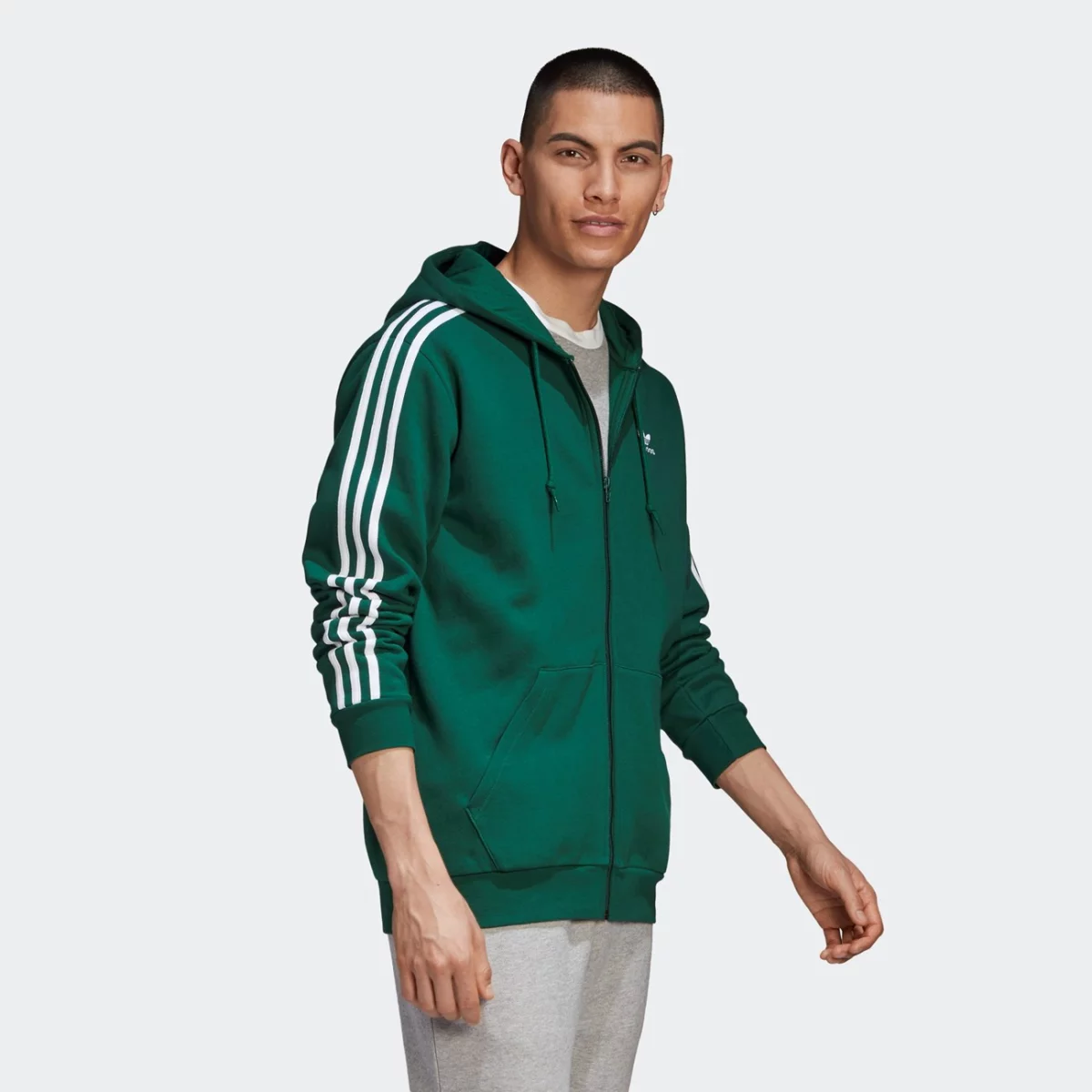 gd9946_app_on-model_walking_gradient-huge-6657480c7da13