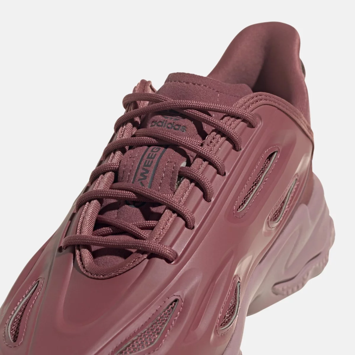 gx1864_8_footwear_photography_detail-view-1_transparent-huge-66582109d1cf9