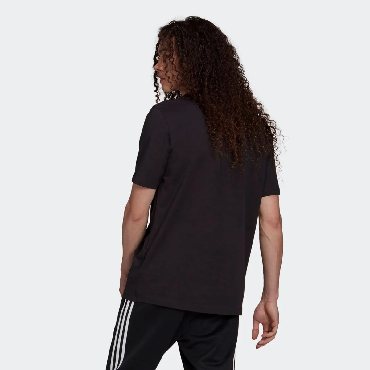 h06642_app_on-model_back_gradient-huge-66576338d3f9c