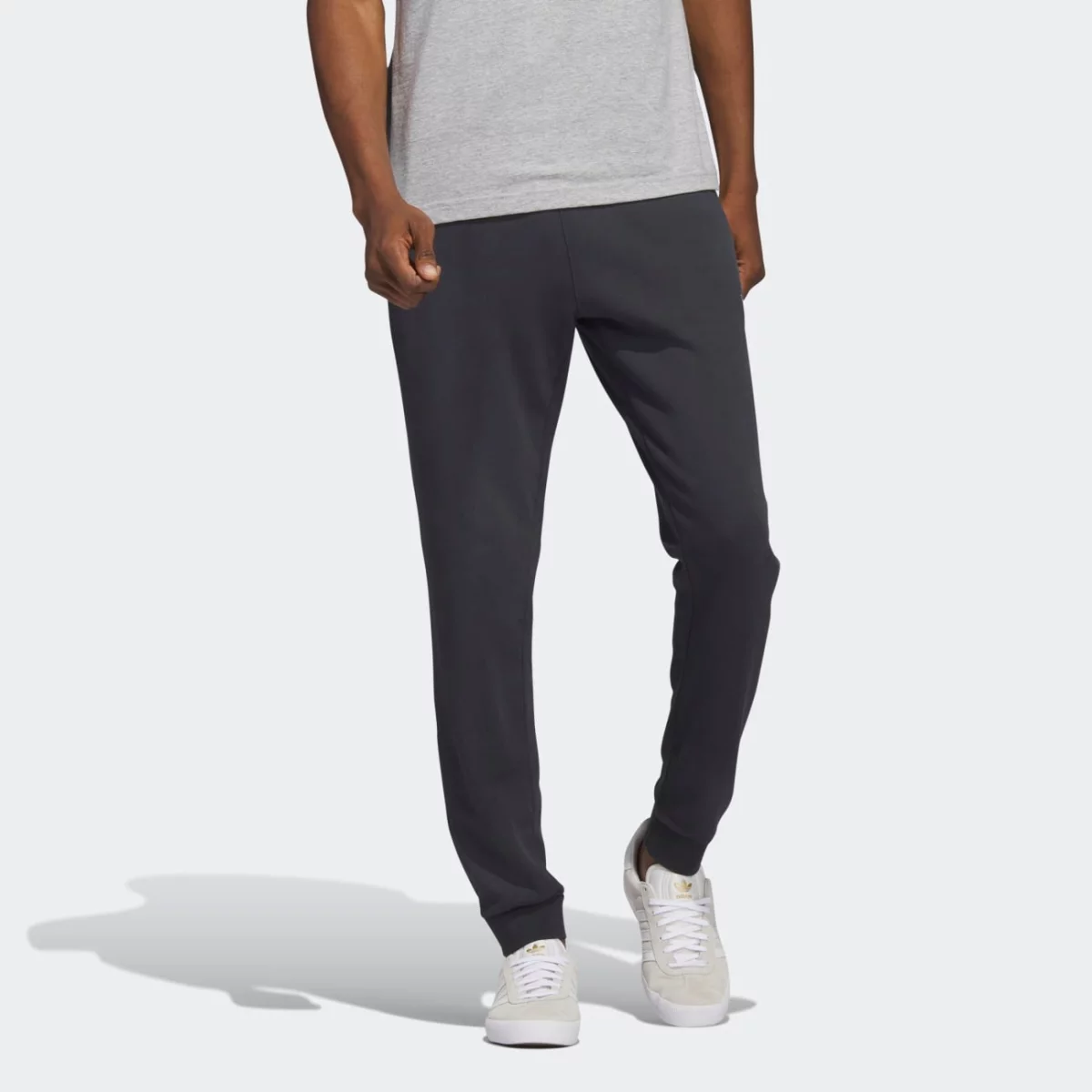 hk7511_3_apparel_on-model_standard-view_grey-huge-665792852be84