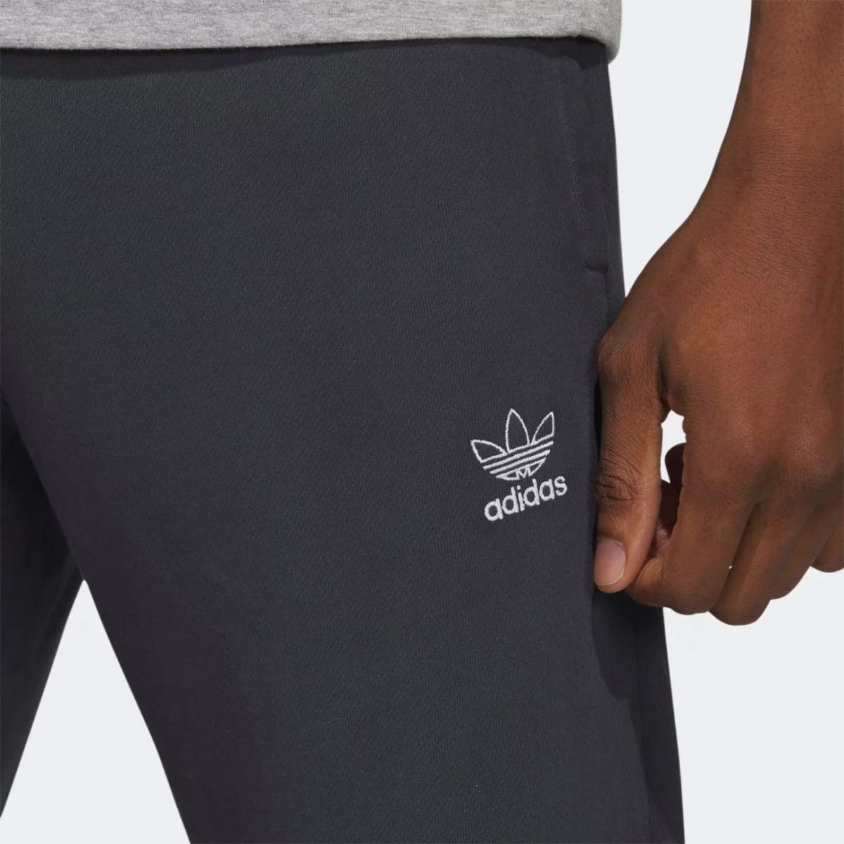 hk7511_6_apparel_on-model_detail-view-1_grey-huge-66579287cbe41