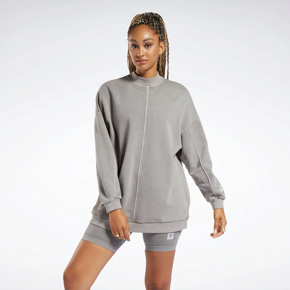 h46793_app_on-model_standard_gradient-huge-665779094b8e3