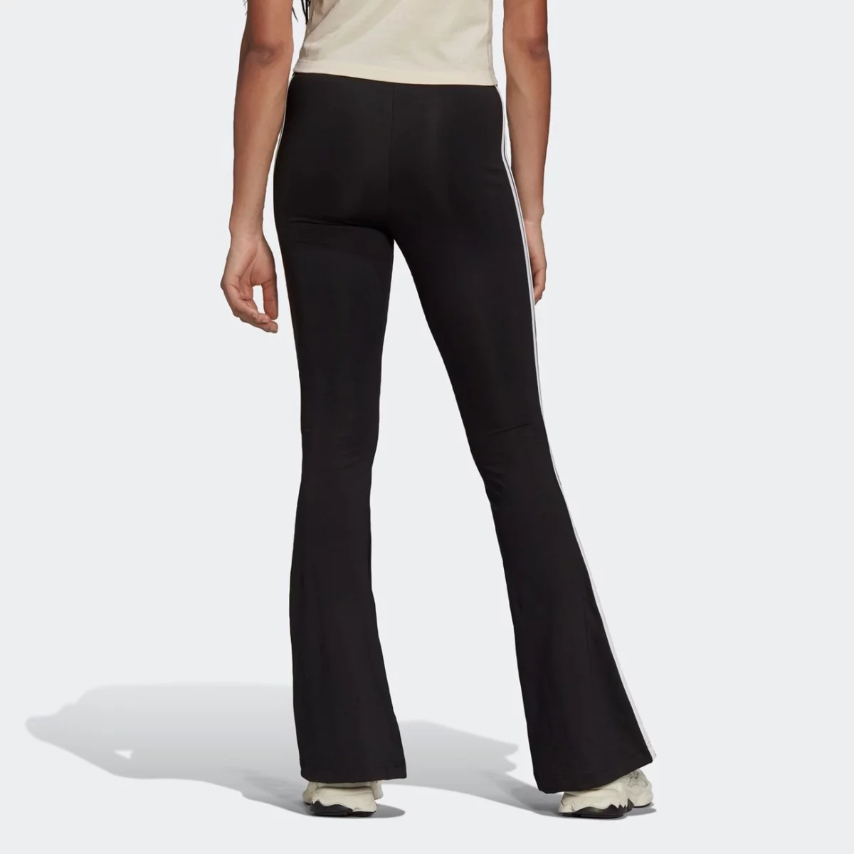 h18074_app_on-model_back_gradient-huge-665761a505a83