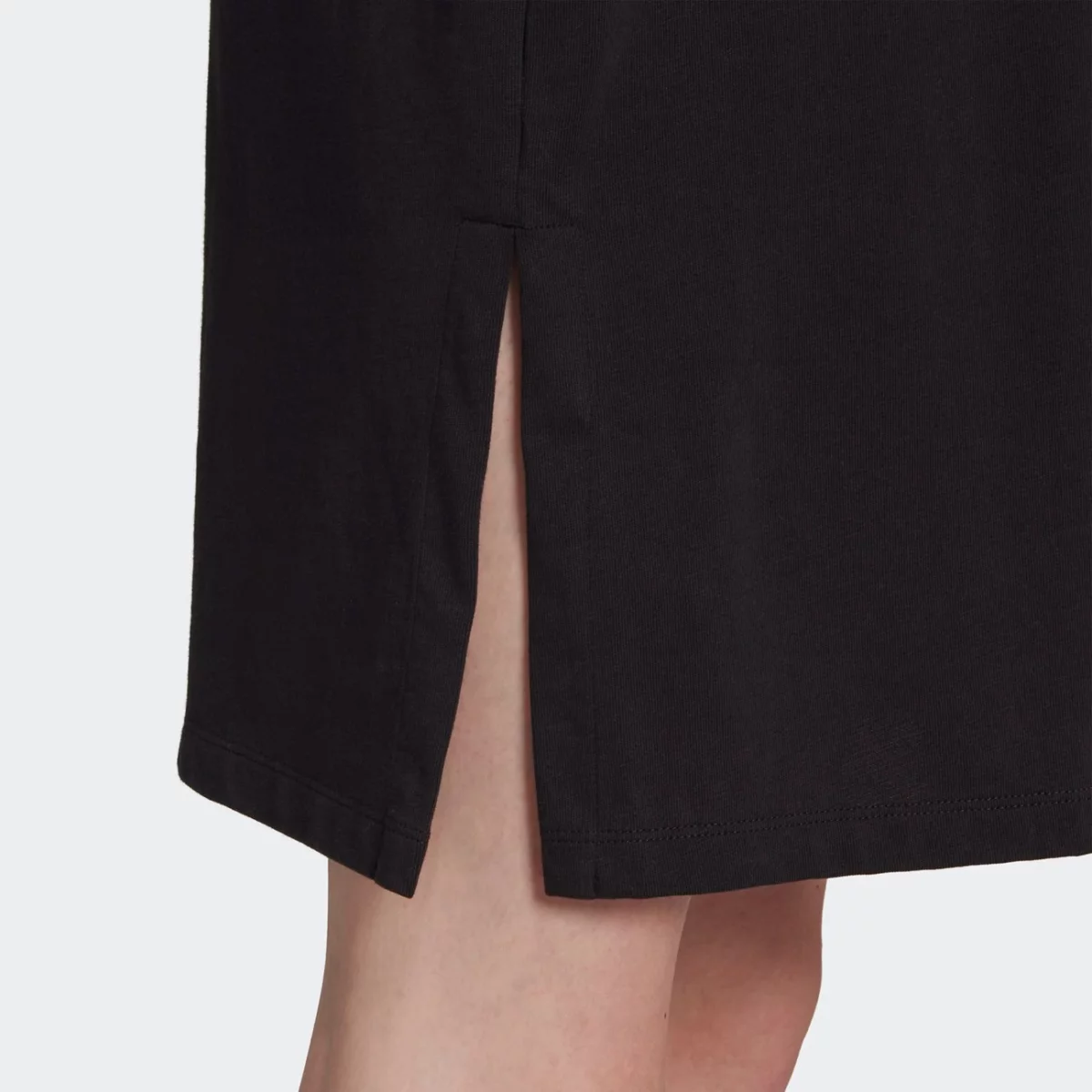 hc2052_app_on-model_detail-2_gradient-huge-665779e73c05f