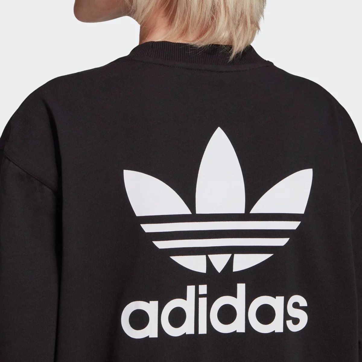hc2052_app_on-model_detail-3_gradient-huge-665779e52cdc0