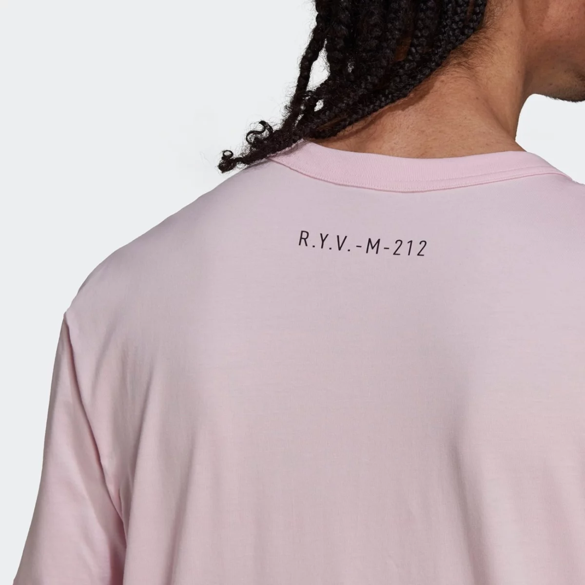 h11469_app_on-model_detail-2_gradient-huge-665763ba0d04a