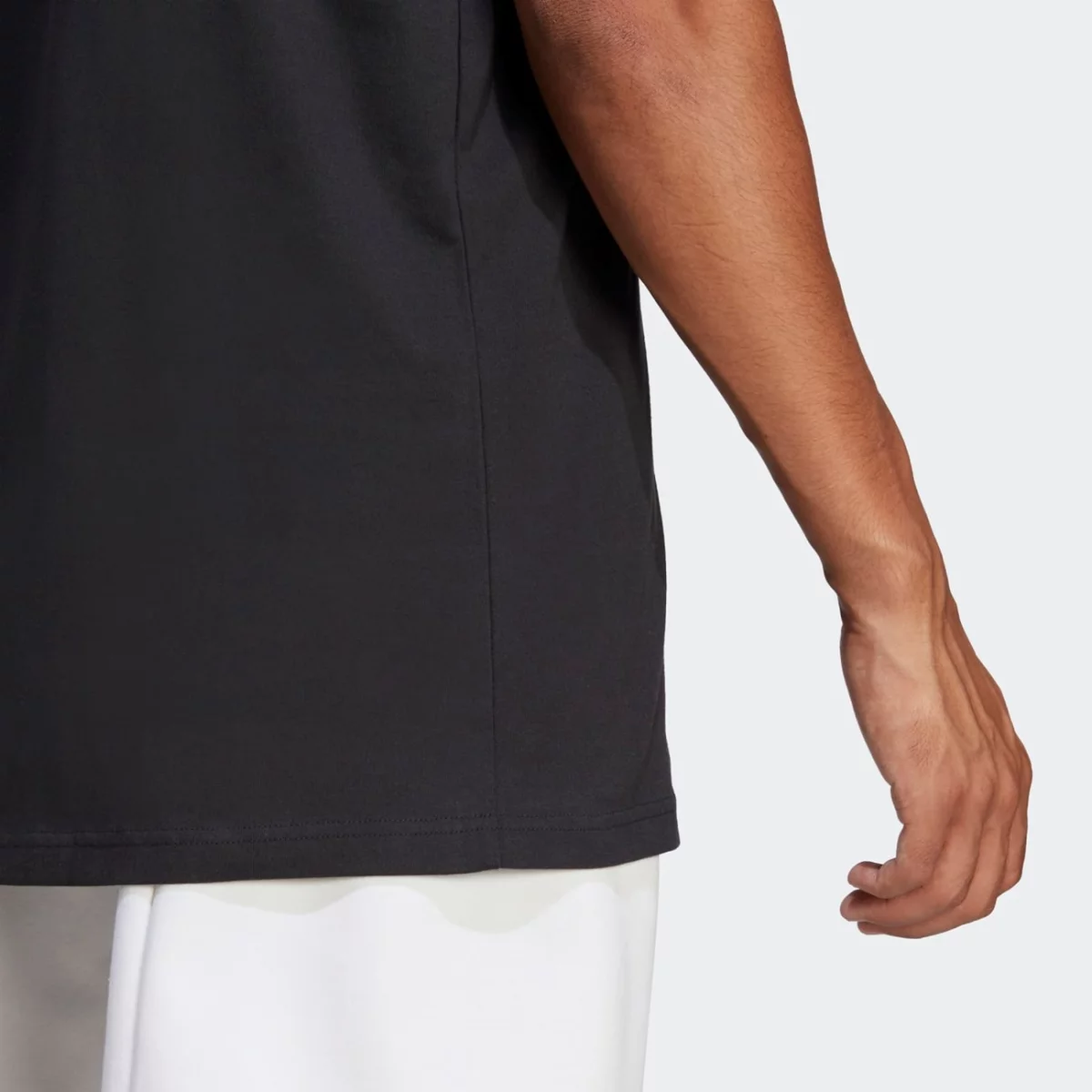 ic3709_8_apparel_on-model_detail-view-2_grey-huge-6657a0650960c