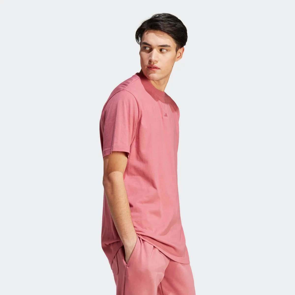 0_0006_ic9791_6_apparel_on-model_walking-view_grey-huge-6657a0cb935df