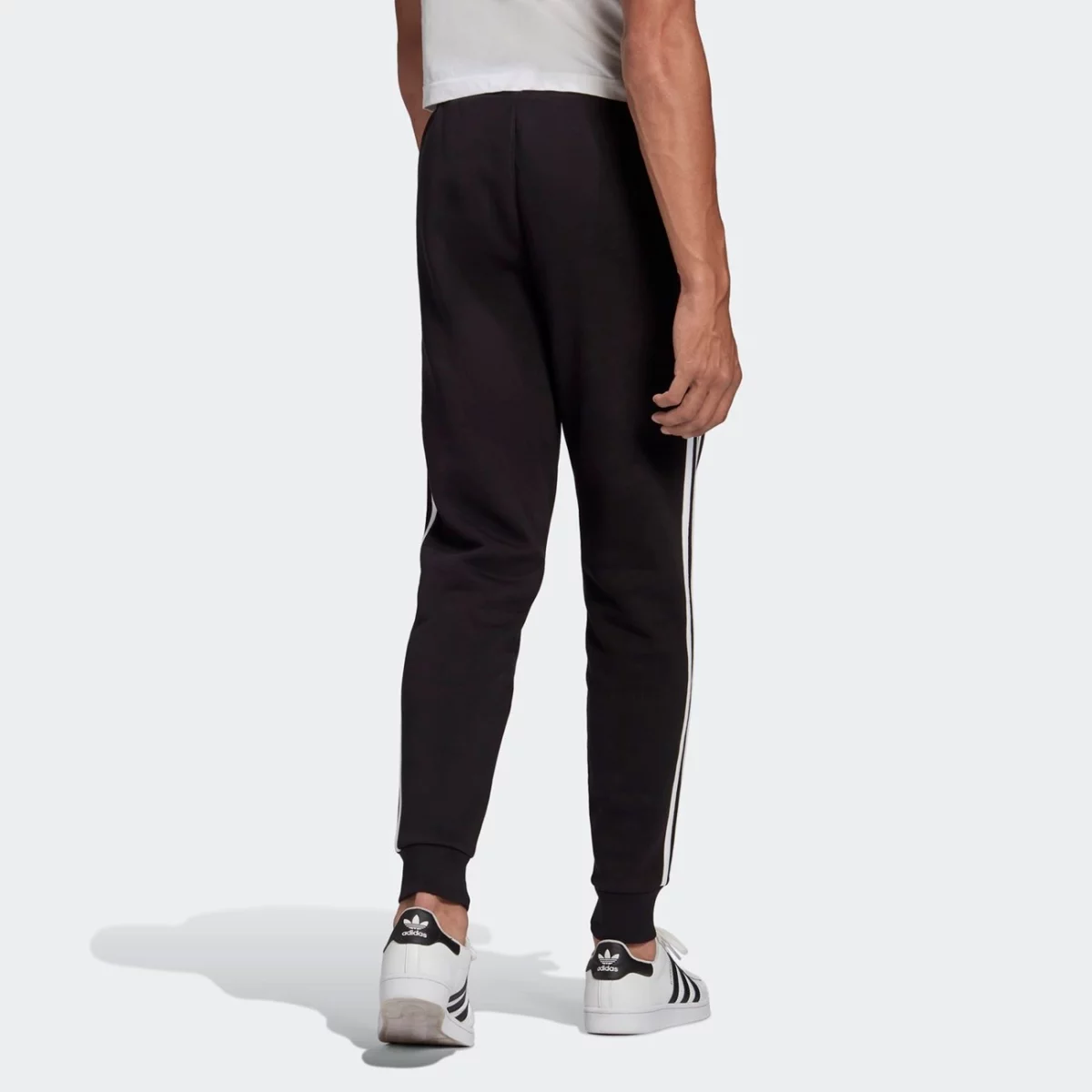 gn3458_app_on-model_back_gradient-huge-6657666d118c1