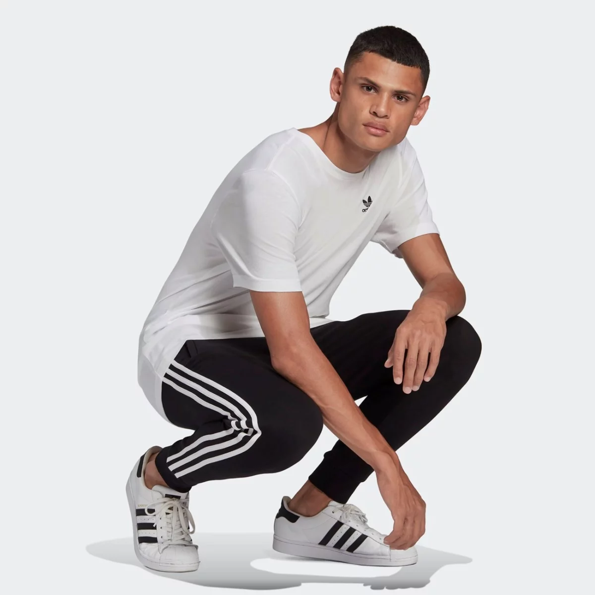 gn3458_app_on-model_walking_gradient-huge-665766735552d