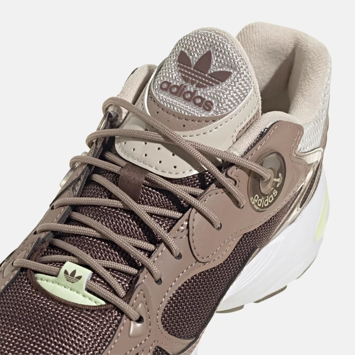 gx7060_8_footwear_photography_detail-view-1_transparent-huge-6658205386575