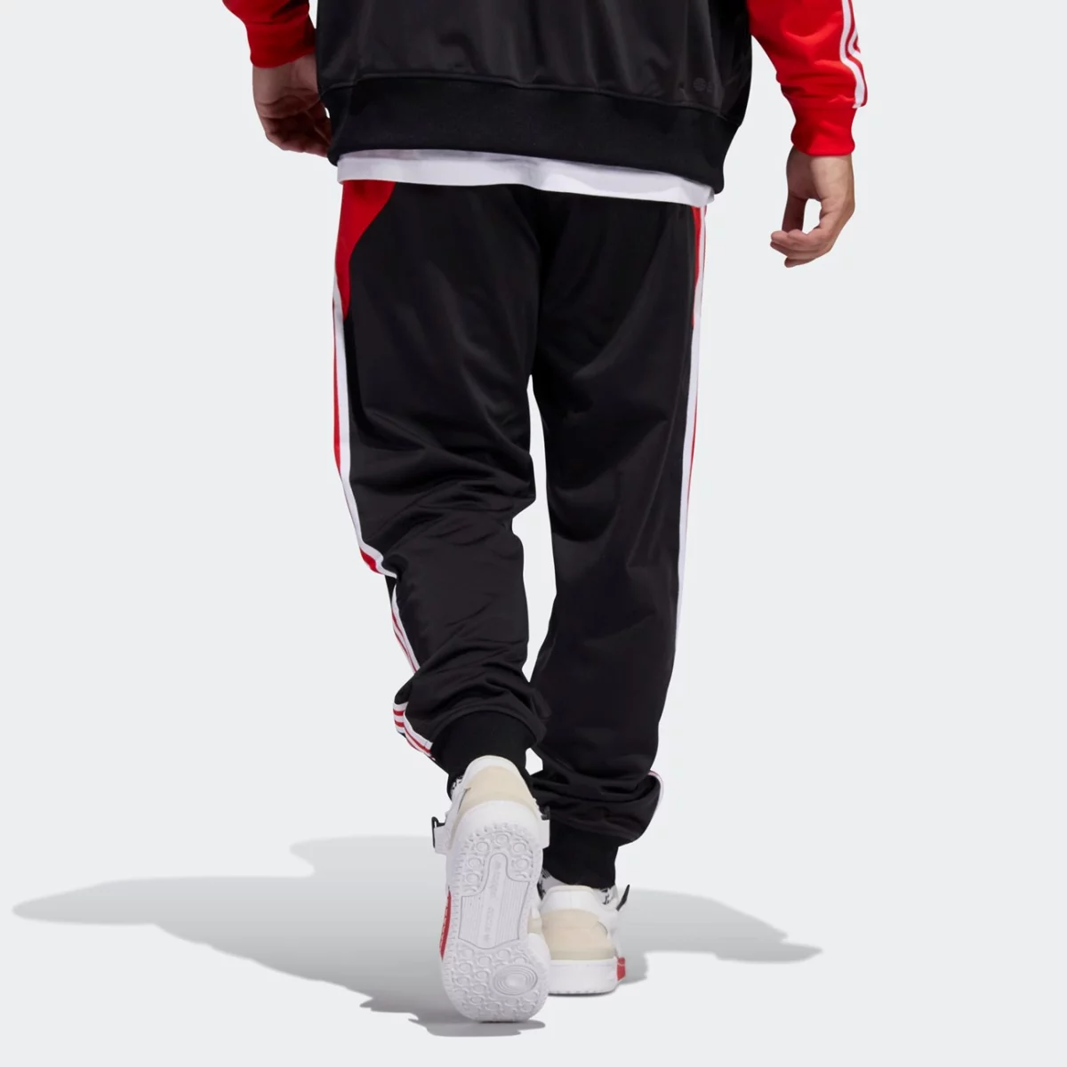 hc2078_app_on-model_back_gradient-huge-66577a04d3ae1