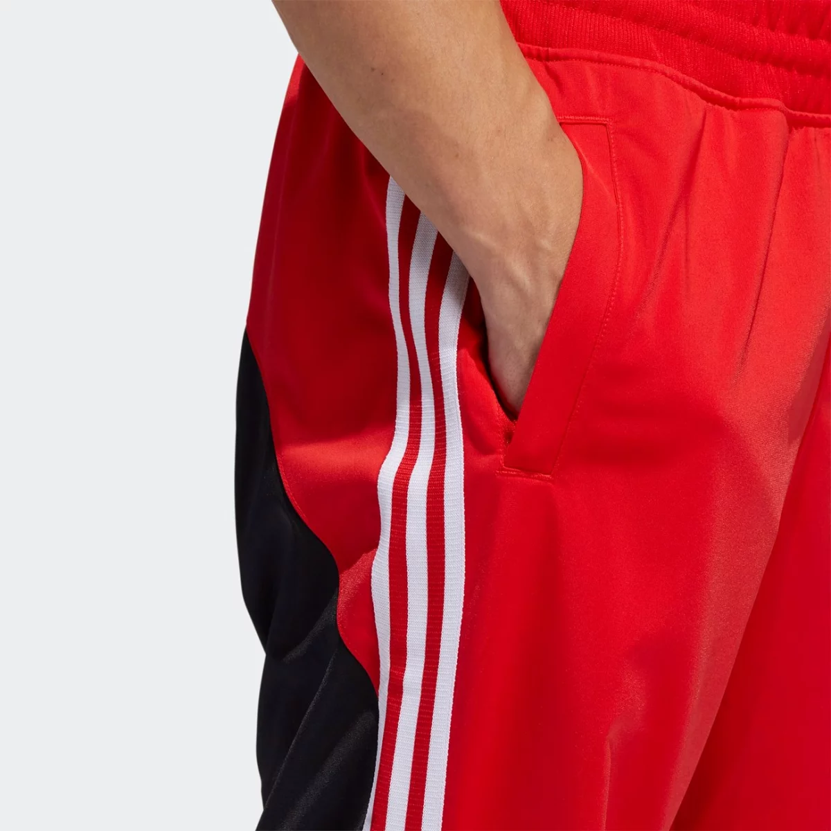 hc2078_app_on-model_detail-2_gradient-huge-66577a0d70037