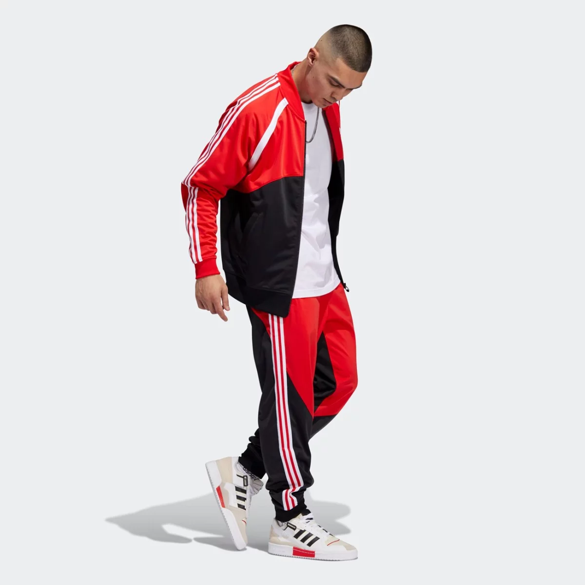 hc2078_app_on-model_standard-outfit_gradient-huge-66577a06a43bf