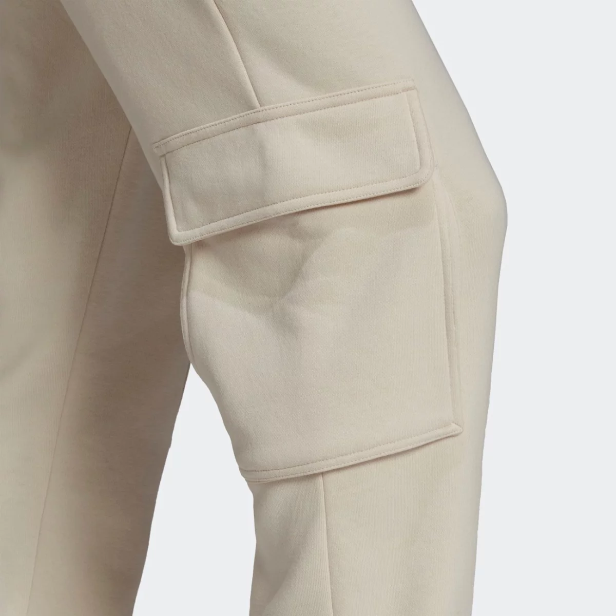 he6991_app_on-model_detail-2_gradient-huge-665777436c4f9