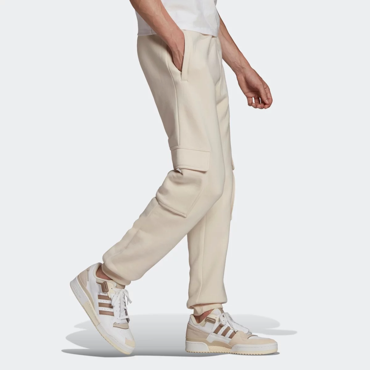 he6991_app_on-model_walking_gradient-huge-6657774218d03