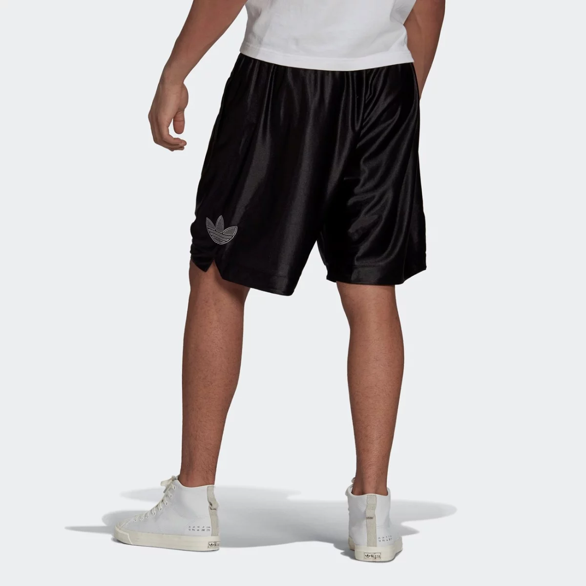 h06749_app_on-model_back_gradient-huge-665762e2ea03d