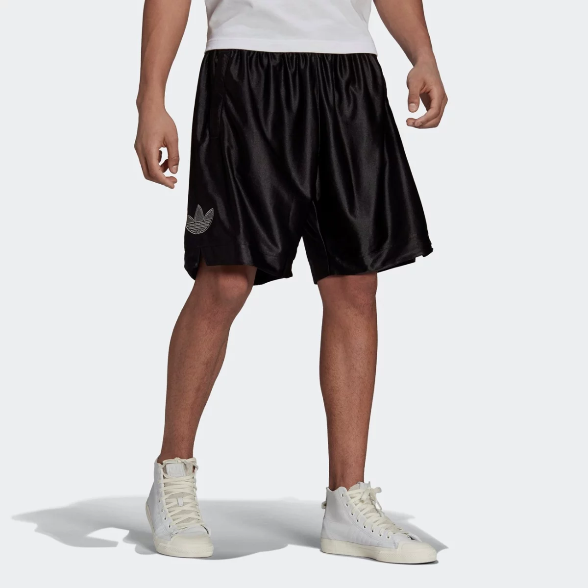h06749_app_on-model_standard_gradient-huge-665762e16baab