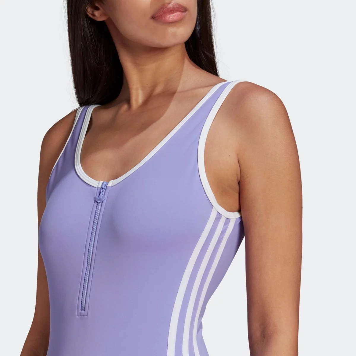 gn2921_app_on-model_detail-1_gradient-huge-665754ee73162