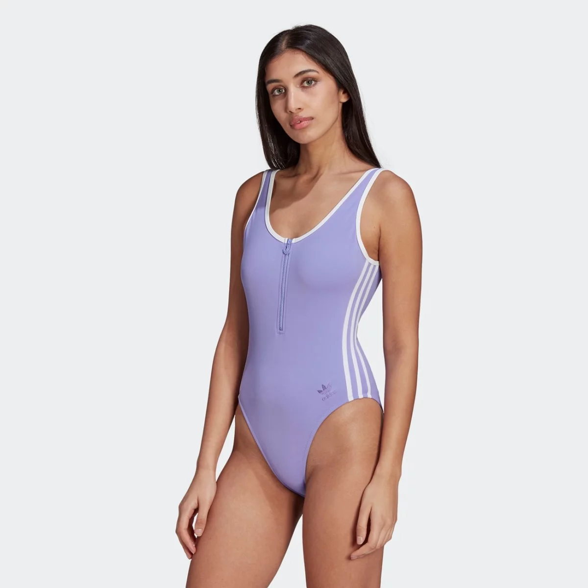 gn2921_app_on-model_standard_gradient-huge-665754f1eb18d