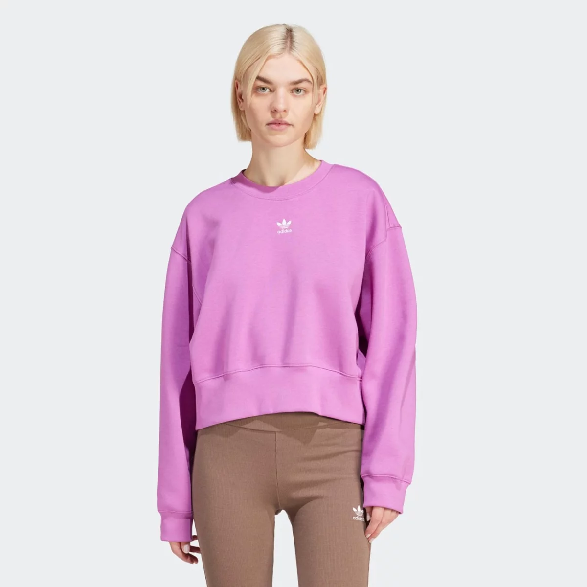 ir5975_3_apparel_on-model_standard-view_grey-huge-6657b2fa3175c