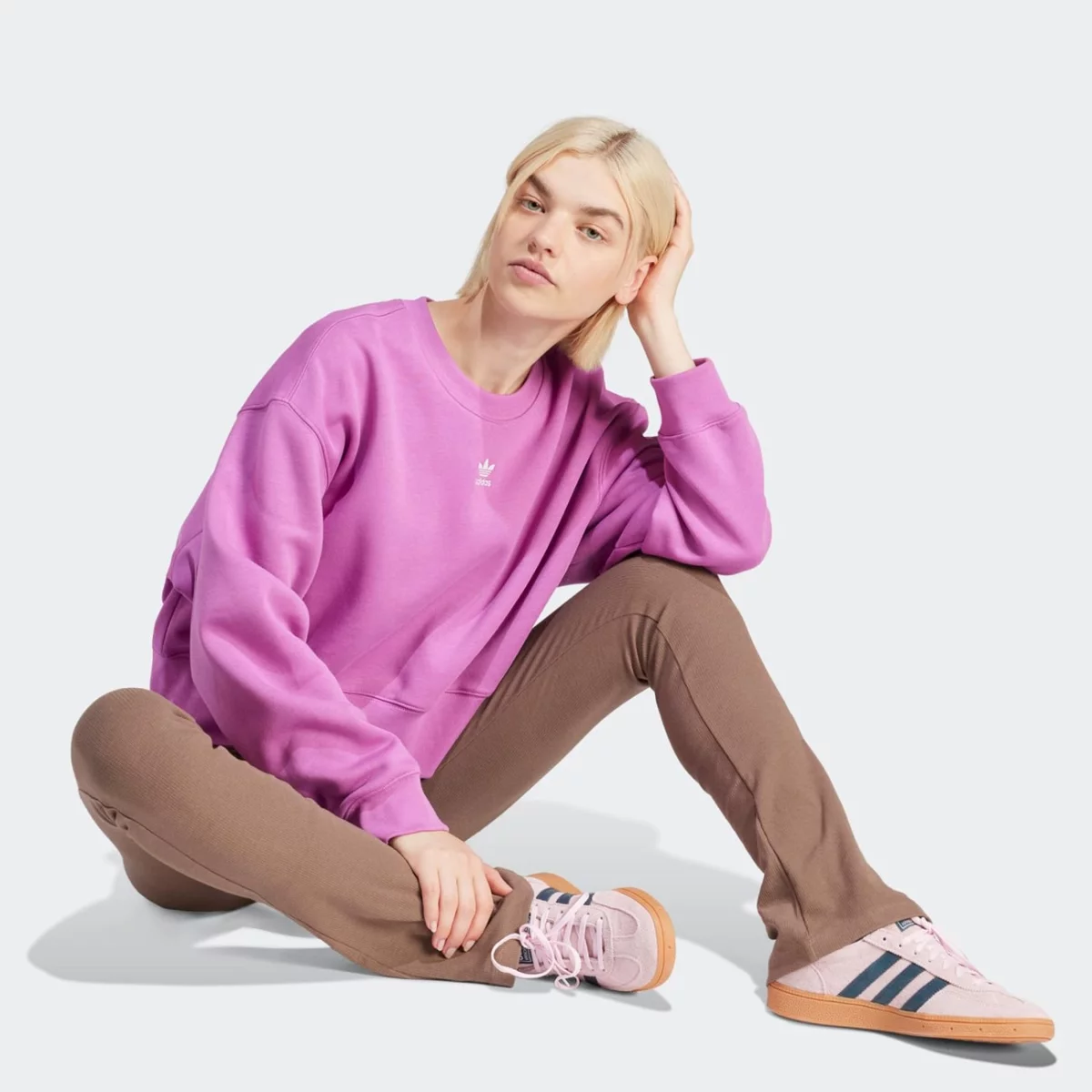 ir5975_6_apparel_on-model_walking-view_grey-huge-6657b2fd8c6e2