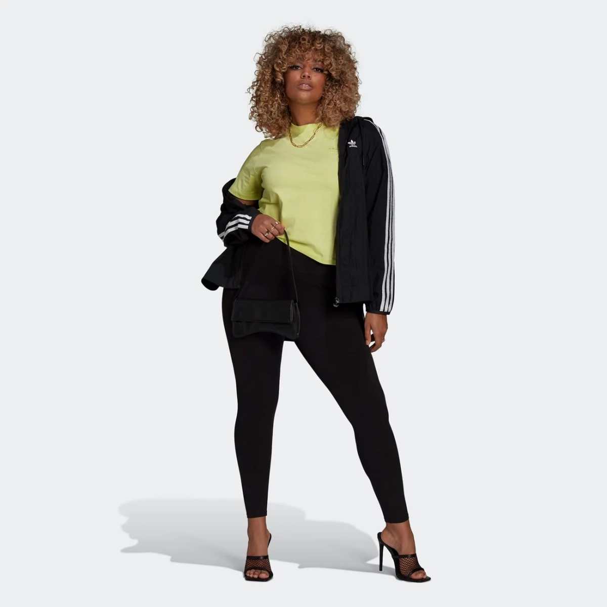 he6891_app_on-model_standard-outfit_gradient-huge-66577724a9c68