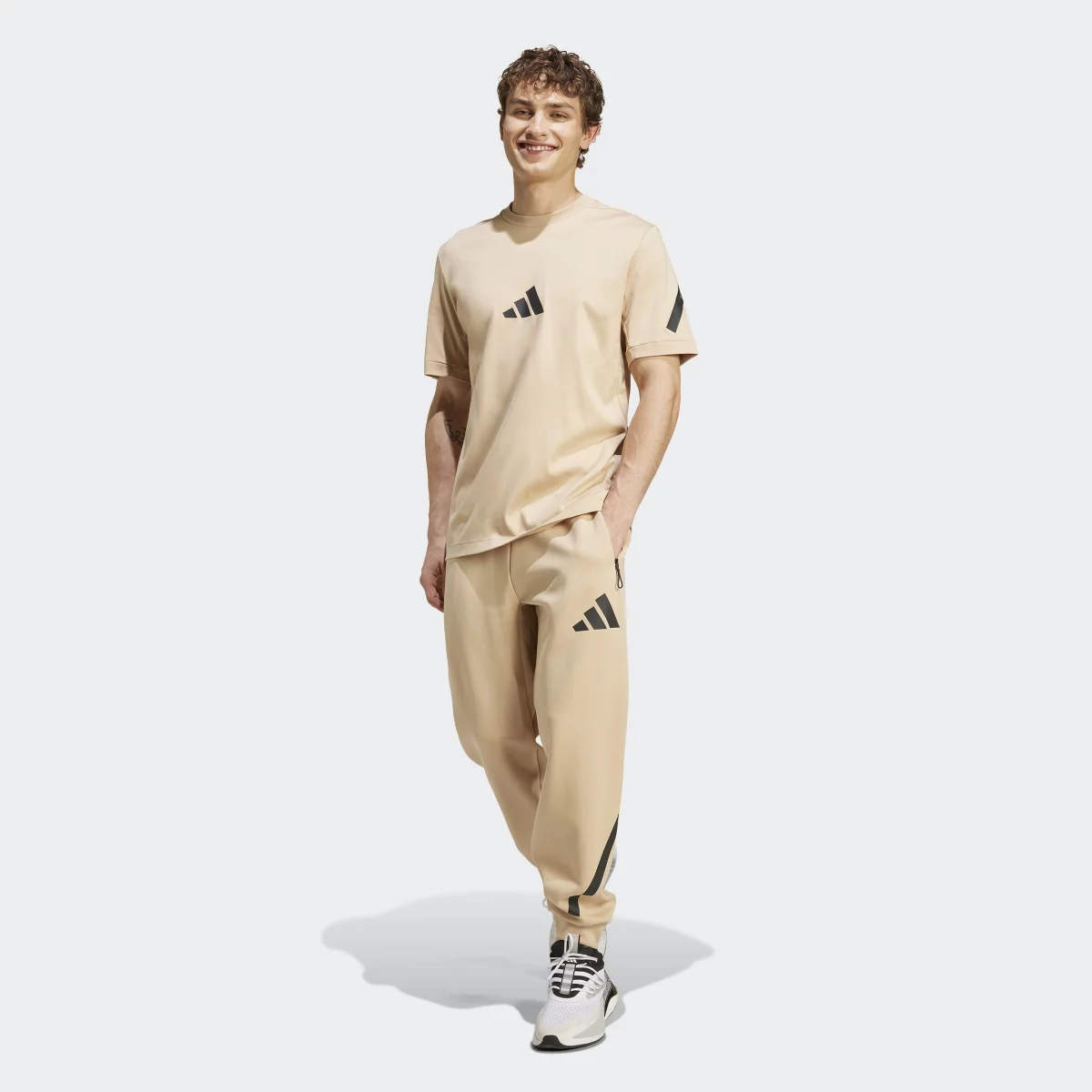 6740405c4c878JF2453_7_APPAREL_On_Model_Standard_Outfit_View_grey