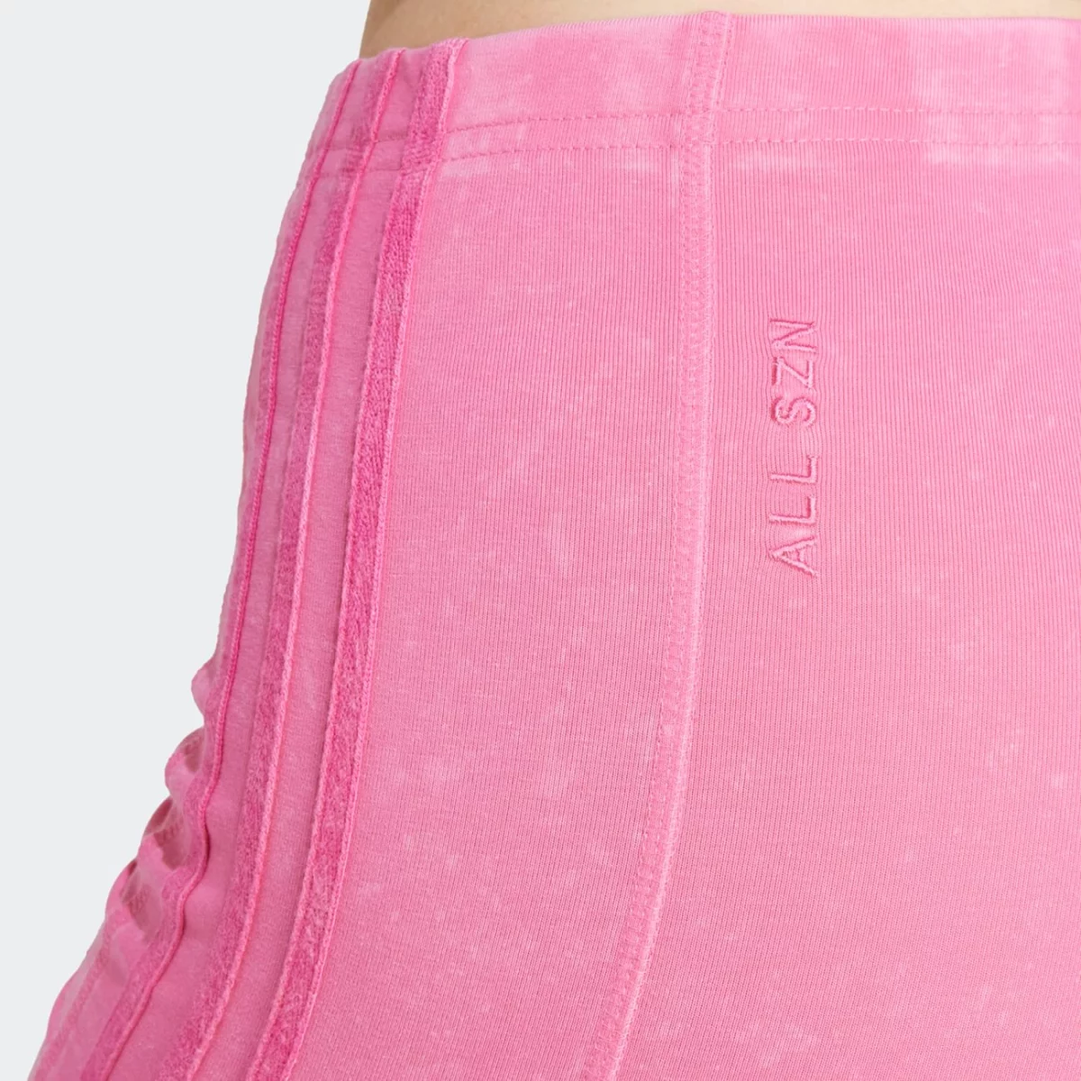 ir9706_7_apparel_on-model_detail-view-2_grey-huge-6657b15179153