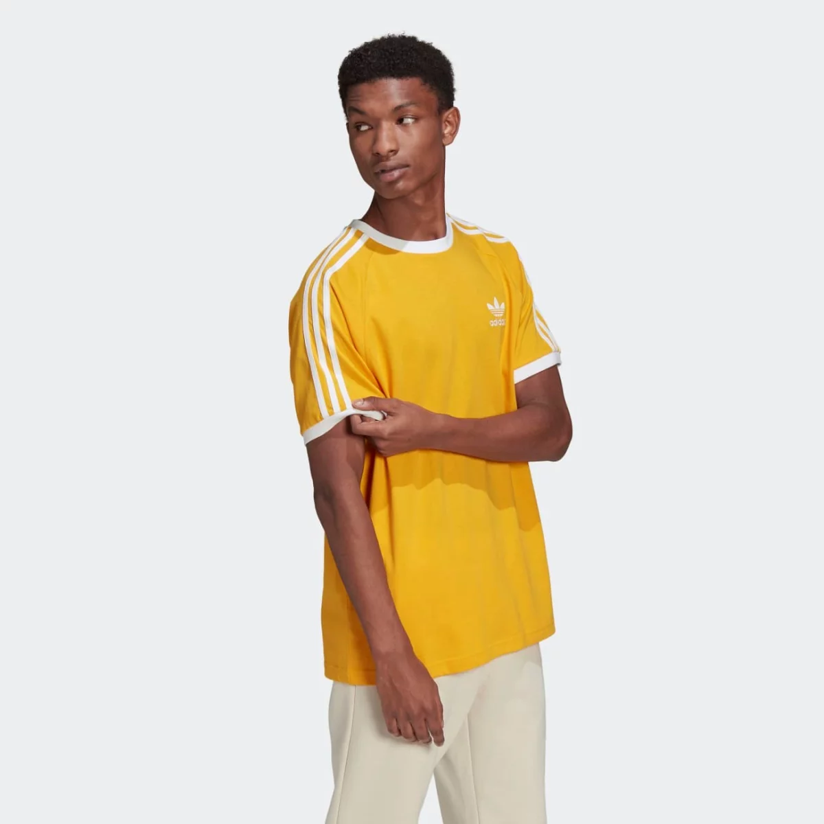 he9550_7_apparel_on-model_walking-view_grey-huge-665775823e575