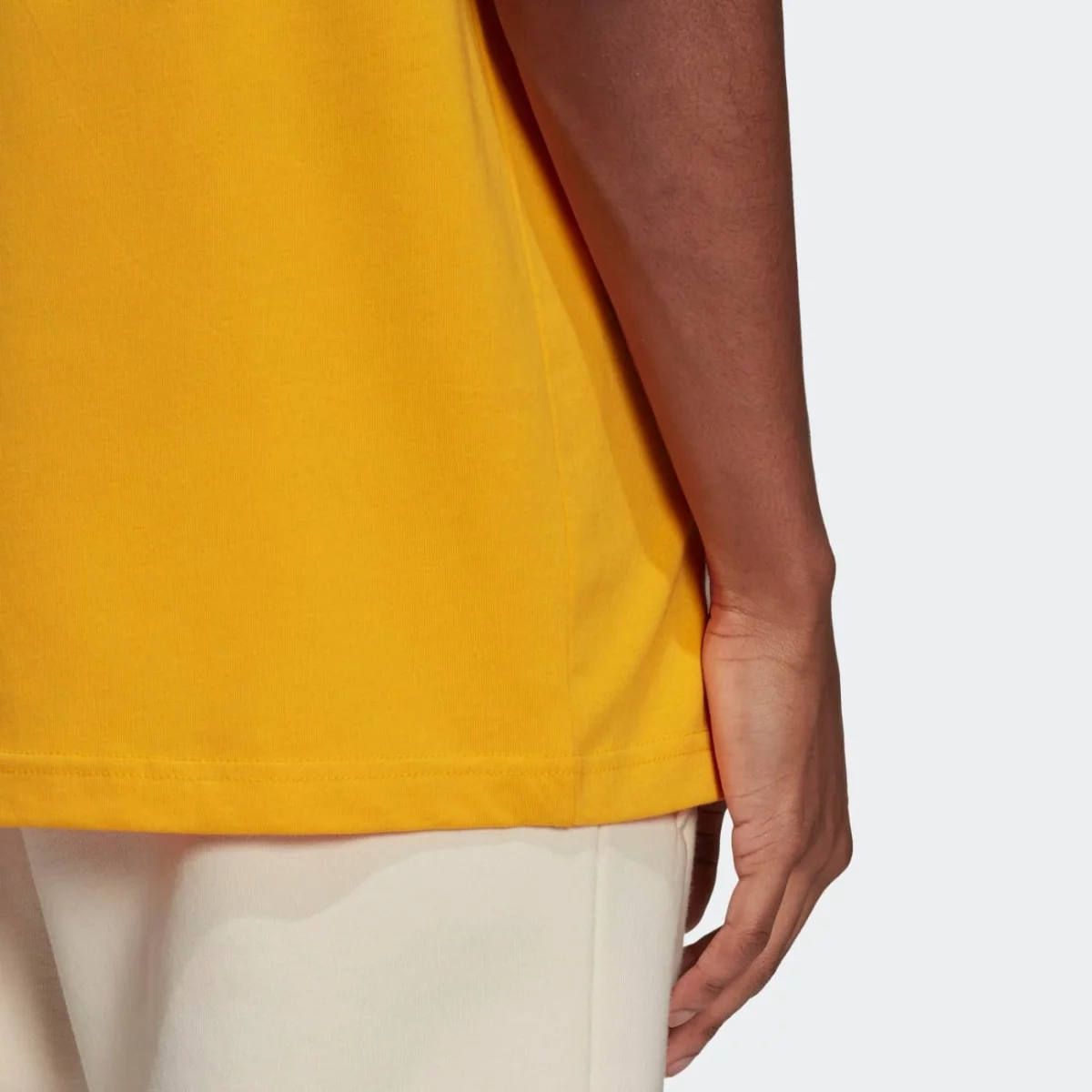 he9550_9_apparel_on-model_detail-view-2_grey-huge-6657758563963